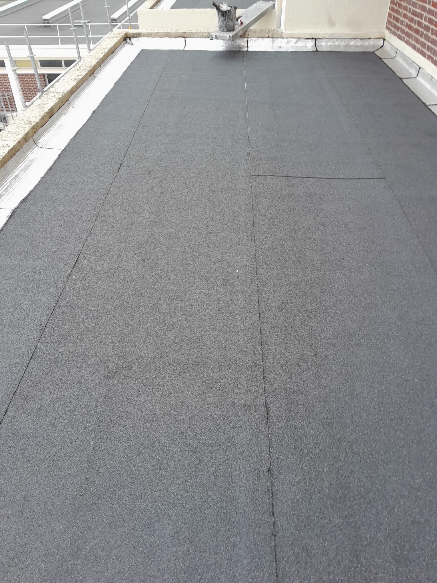 Vue rapprochée de la membrane sur la terrasse